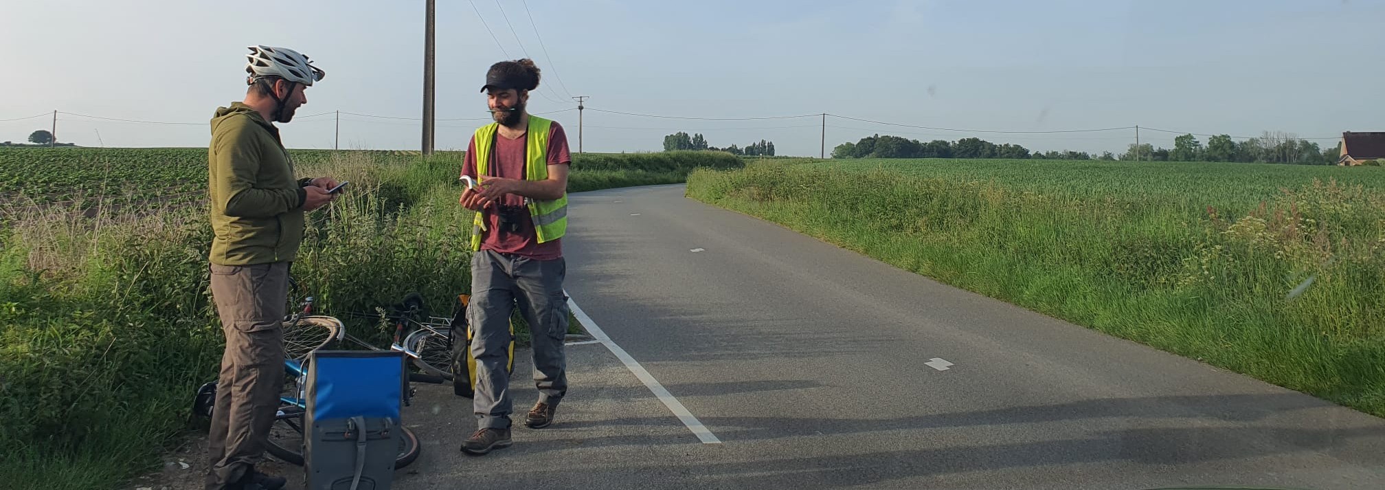 Voor het eerst Franco-Belgische teams én een fietsteam op pad tijdens Kiek'n Gors Westhoek (Foto. D. Moeyaert, vzw veldwerk).